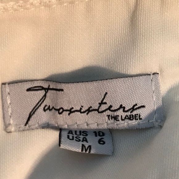 Beautiful white halter embroidered dress - Picture 5 of 6